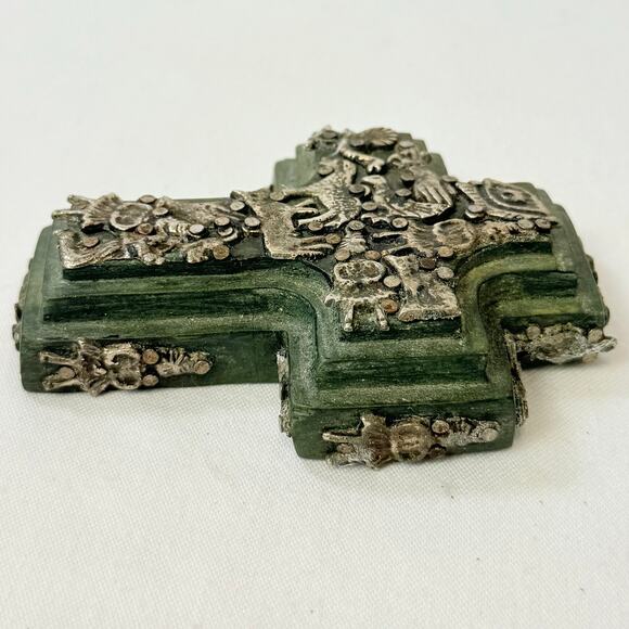 El Miligro Del Arte Small Green Cross With Metal Charms - Picture 5 of 10